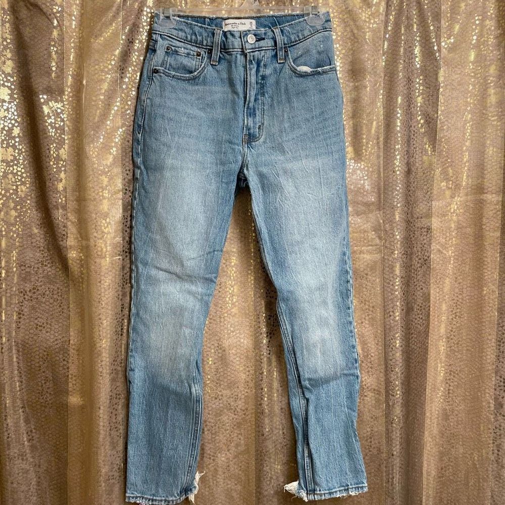 Abercrombie & Fitch The Skinny High Rise Light‎ Wash Jeans, 0/25 Short